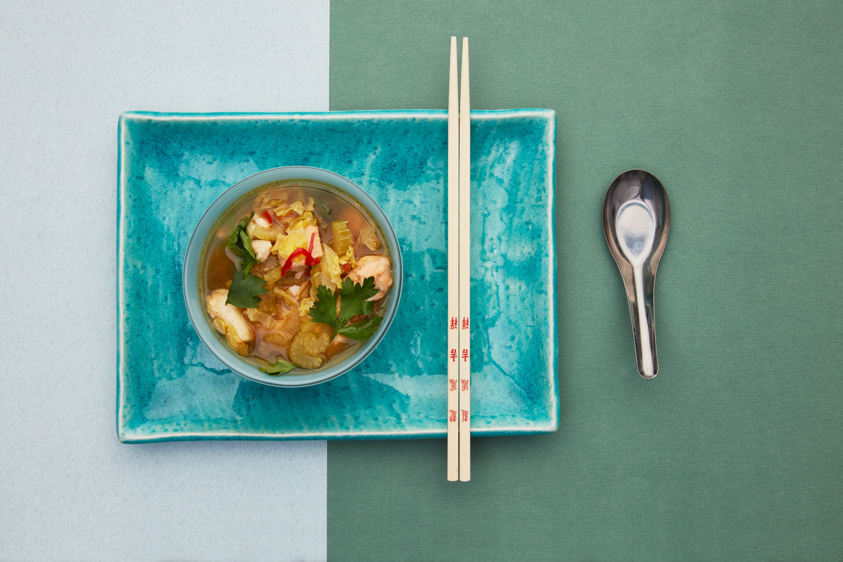 Hotpot med laks, chili og koriander