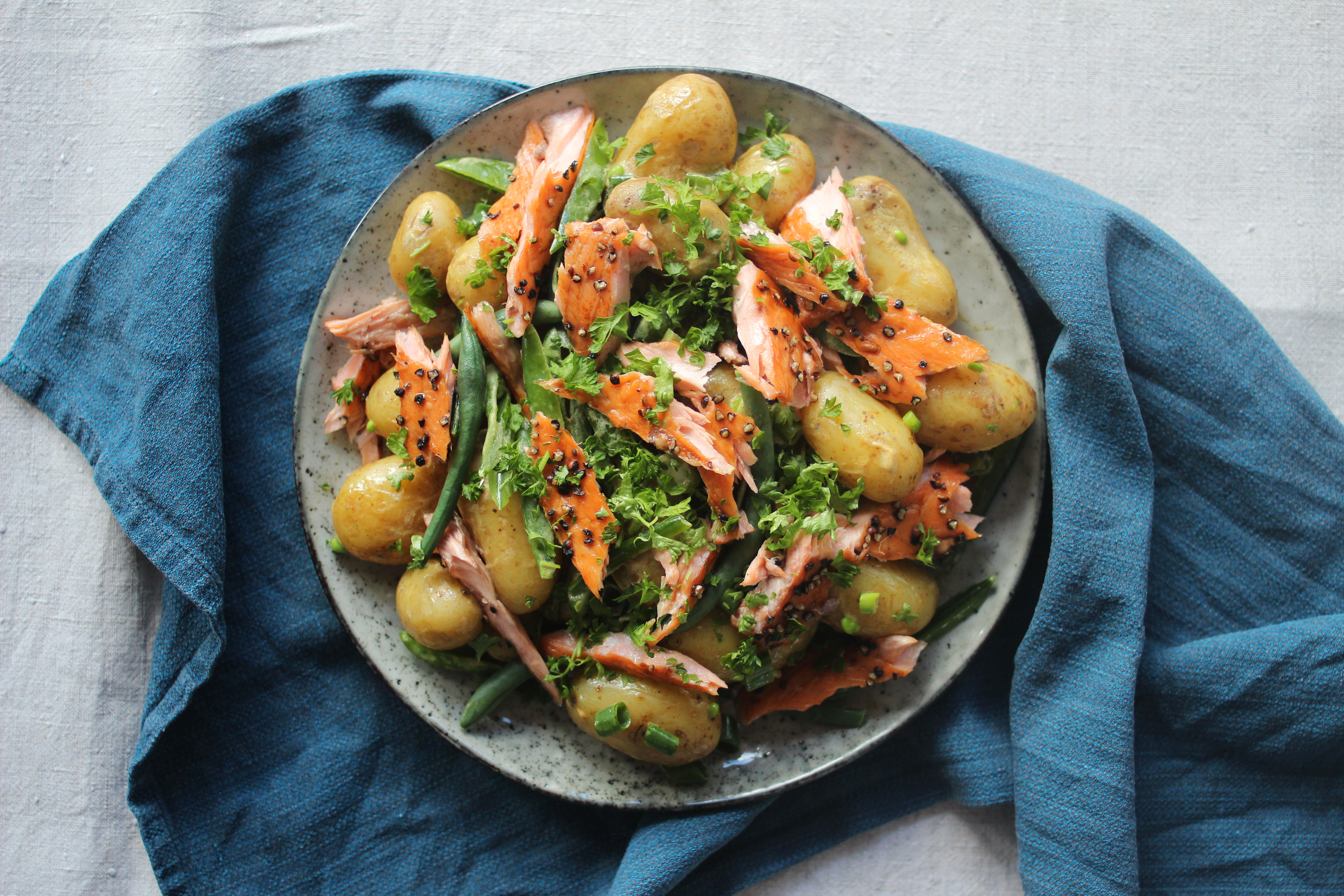 Potetsalat med ørret og honningdressing